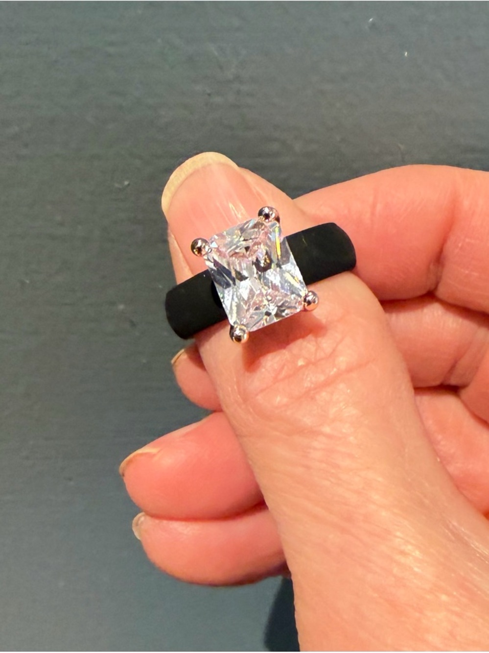 Stylish Silicone Ring with Stone. Size 6 NWOT